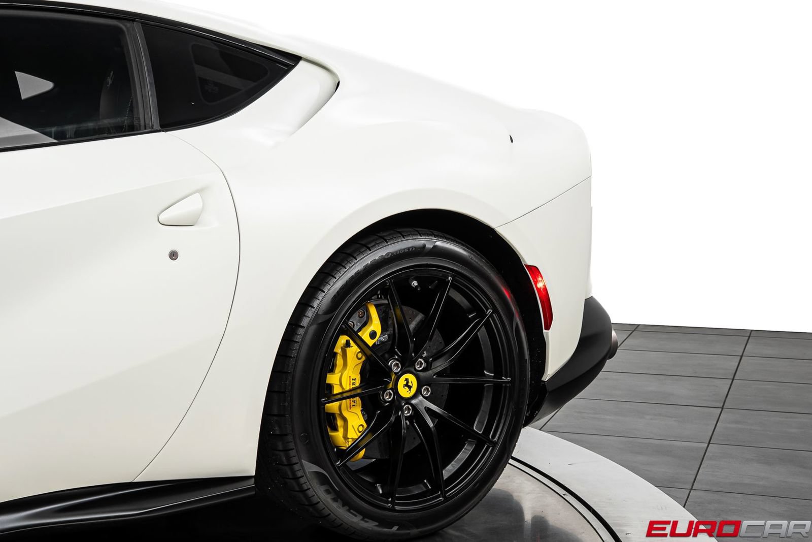 Used 2020 Ferrari 812 Superfast RWD image 15