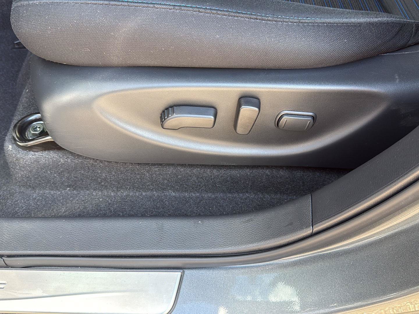 Certified 2025 Nissan Leaf SV Plus FWD image 17