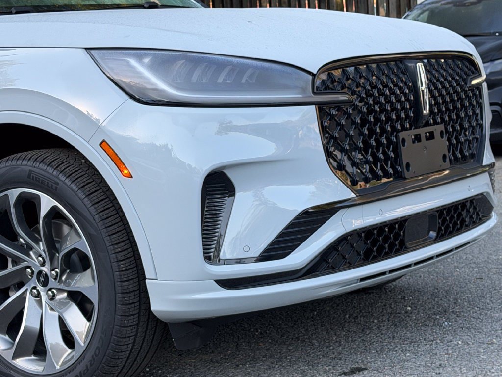 New 2027 Lincoln Aviator AWD w/ Jet Appearance Package image 8