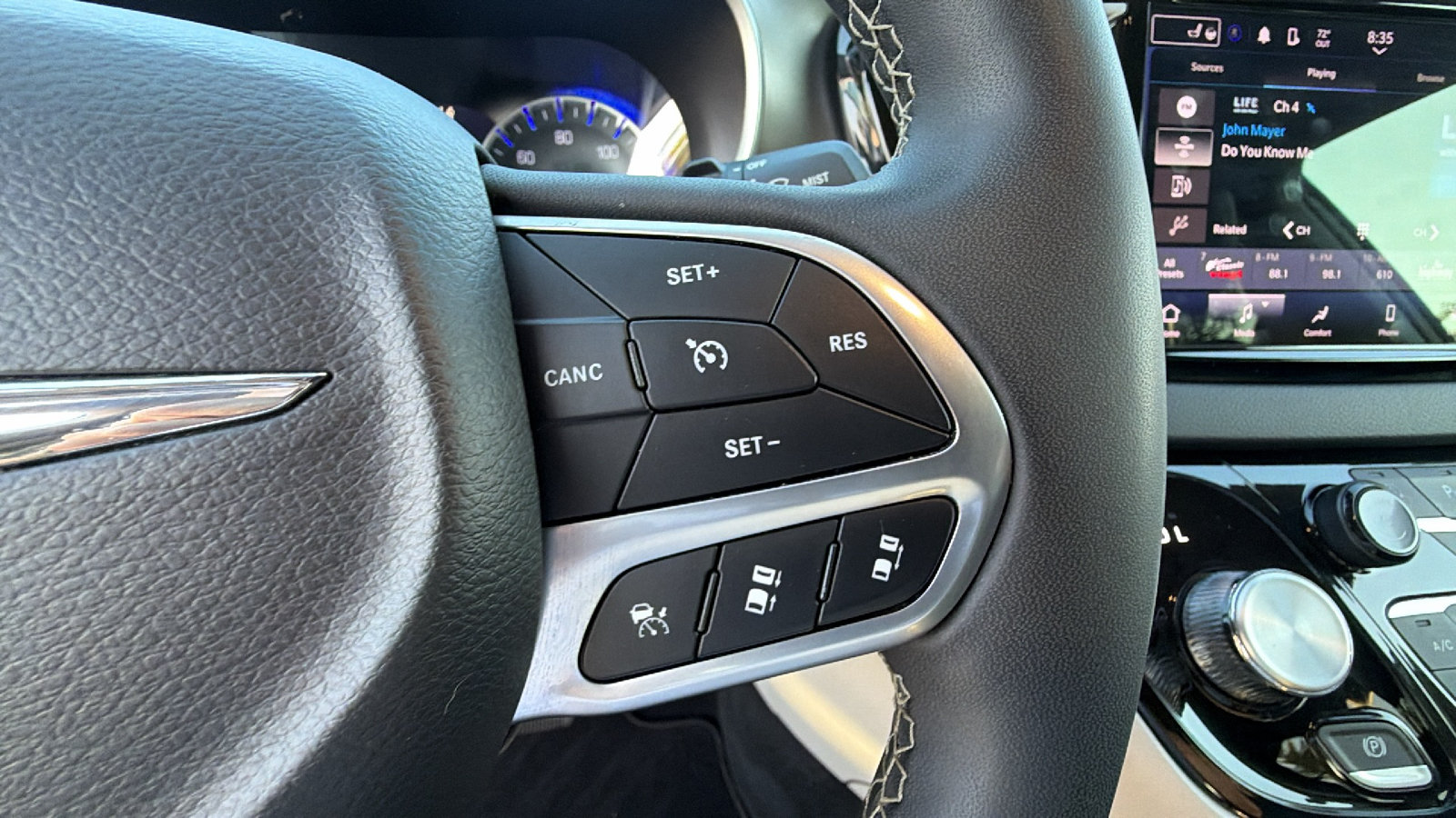 Used 2024 Chrysler Pacifica Touring-L FWD image 28