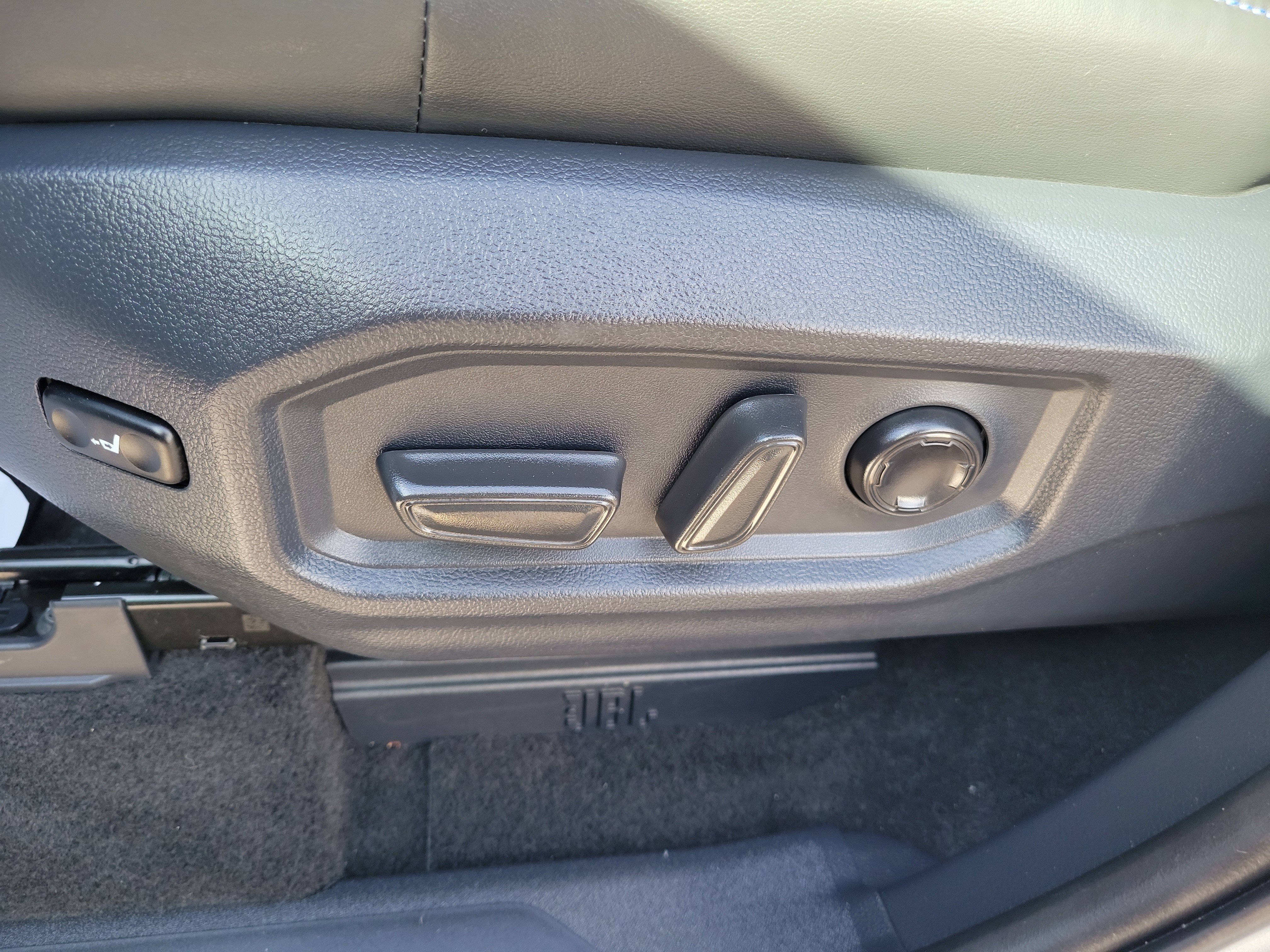 Used 2026 Toyota Sequoia Platinum w/ Tow Technology Package AWD/4WD image 17