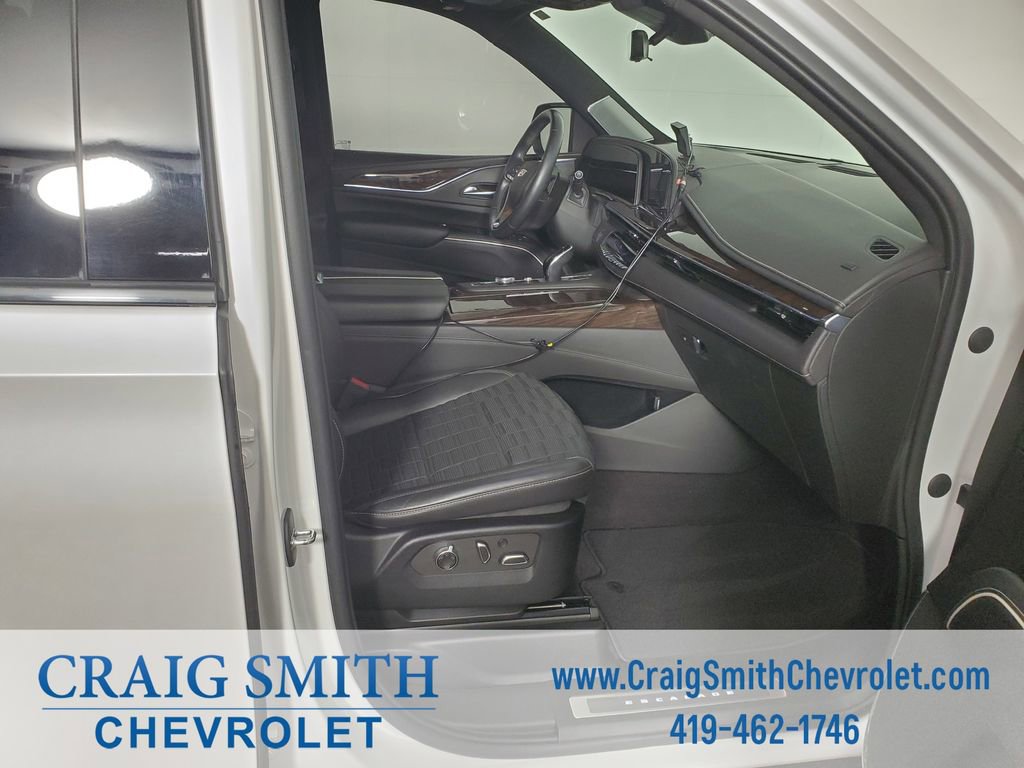 Used 2022 Cadillac Escalade Sport Platinum w/ Heavy-Duty Trailer Package AWD/4WD image 25