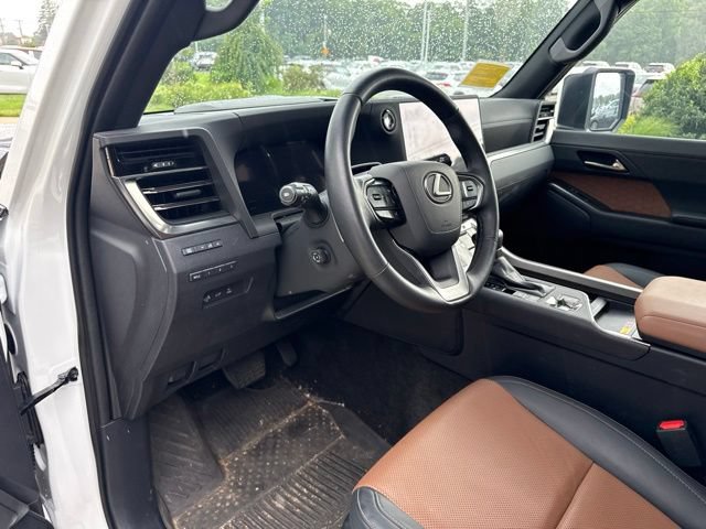 Used 2025 Lexus GX 550 w/ Accessory Package (2T) AWD/4WD image 14