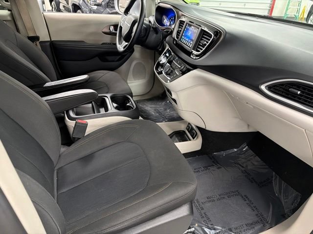 Used 2019 Chrysler Pacifica Touring Plus FWD image 9