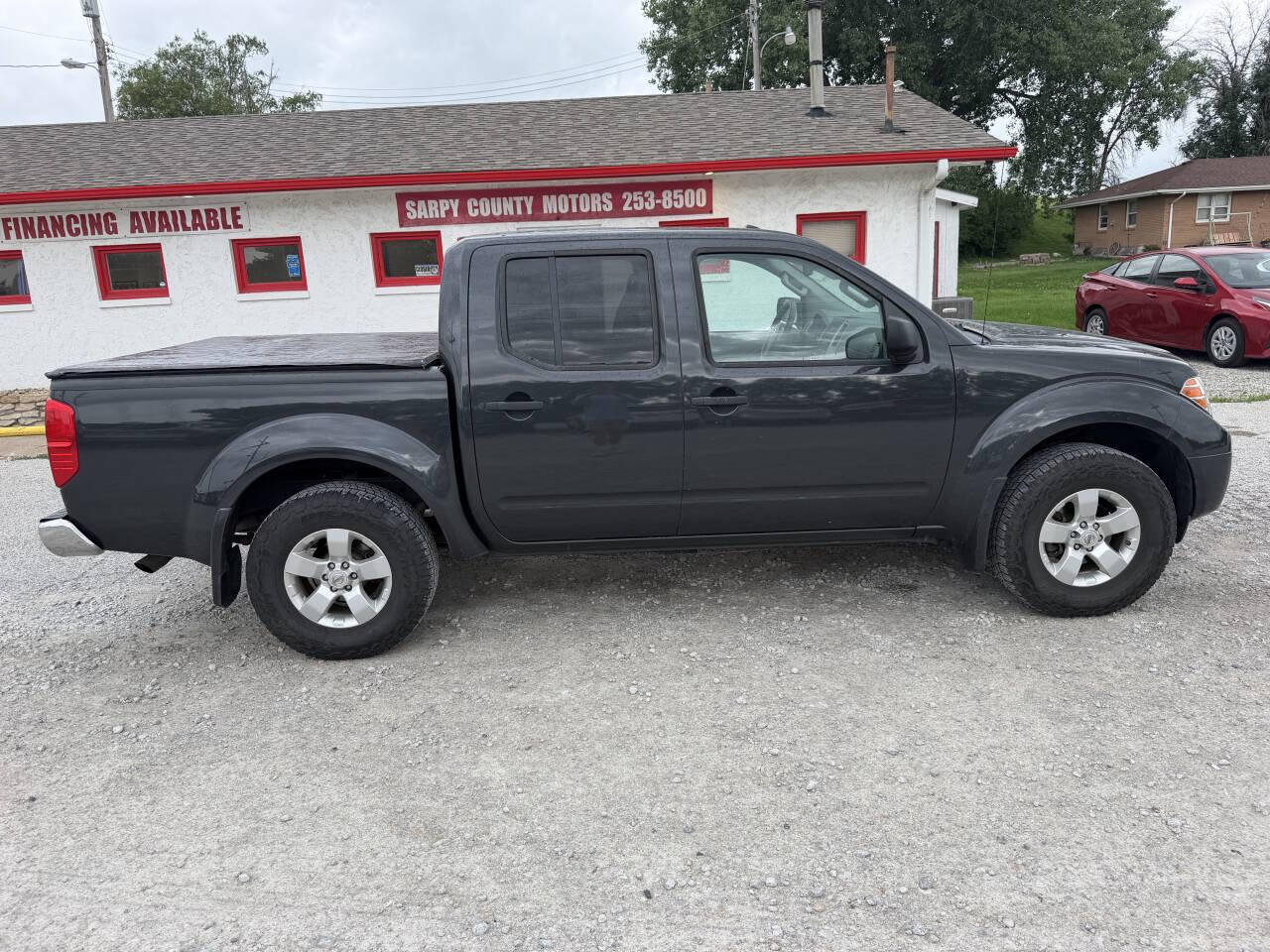 Used 2012 Nissan Frontier SV w/ SV Premium Utility Pkg AWD/4WD image 2