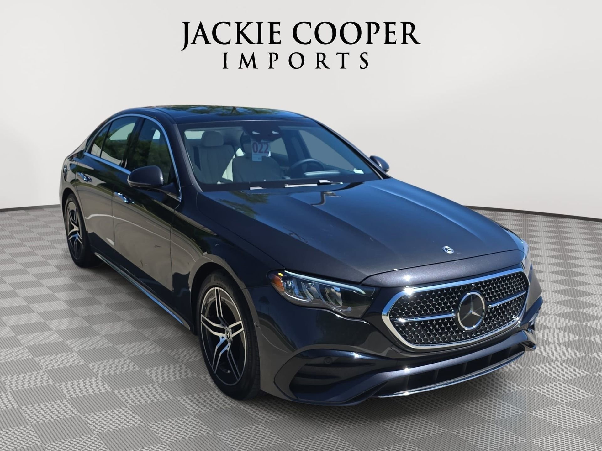 Used 2025 Mercedes-Benz E 350 Sedan image 3