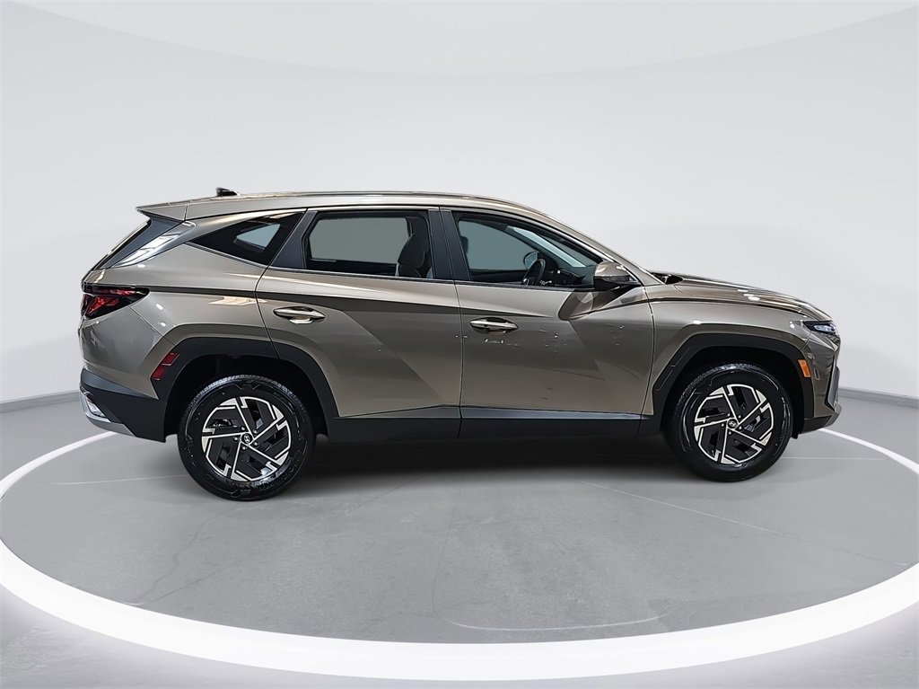 New 2026 Hyundai Tucson Blue SE image 4