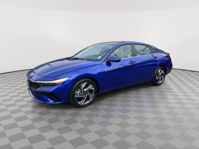 Certified 2025 Hyundai Elantra SEL image 3