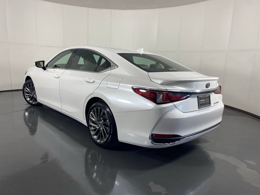 Used 2025 Lexus ES 300h Ultra Luxury FWD image 10