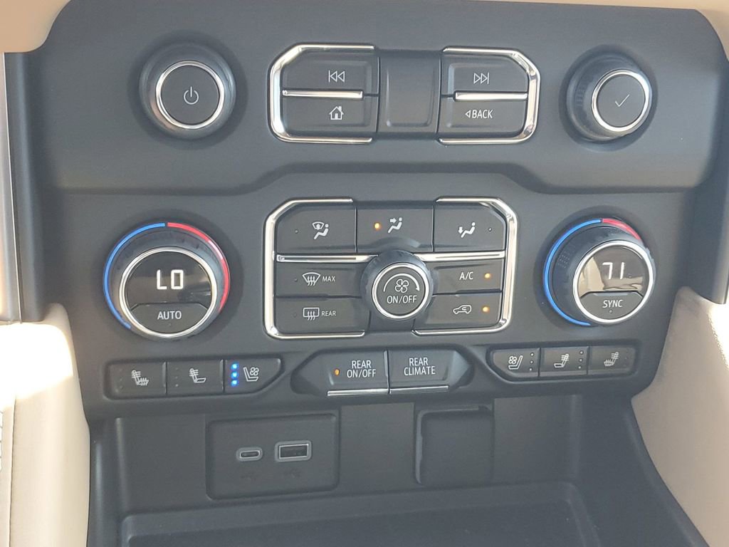 Used 2024 Chevrolet Suburban Premier image 35