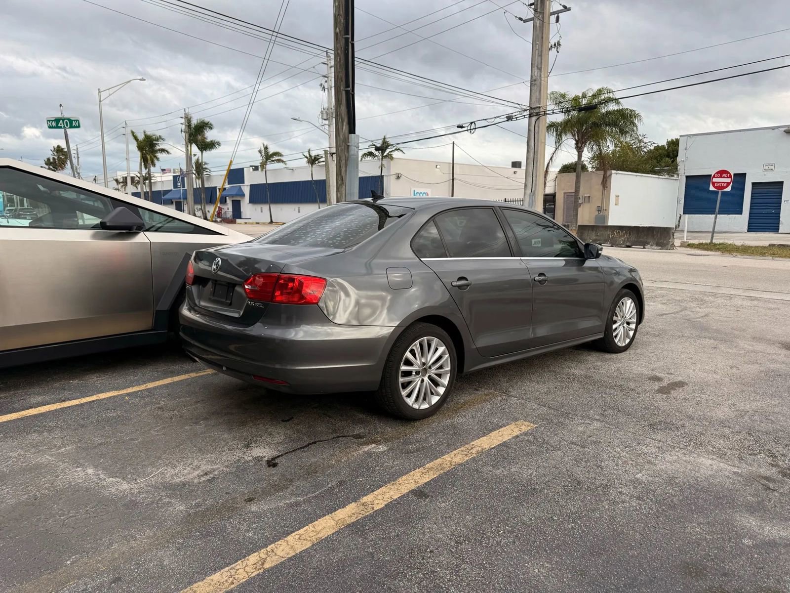 Used 2011 Volkswagen Jetta SEL image 3