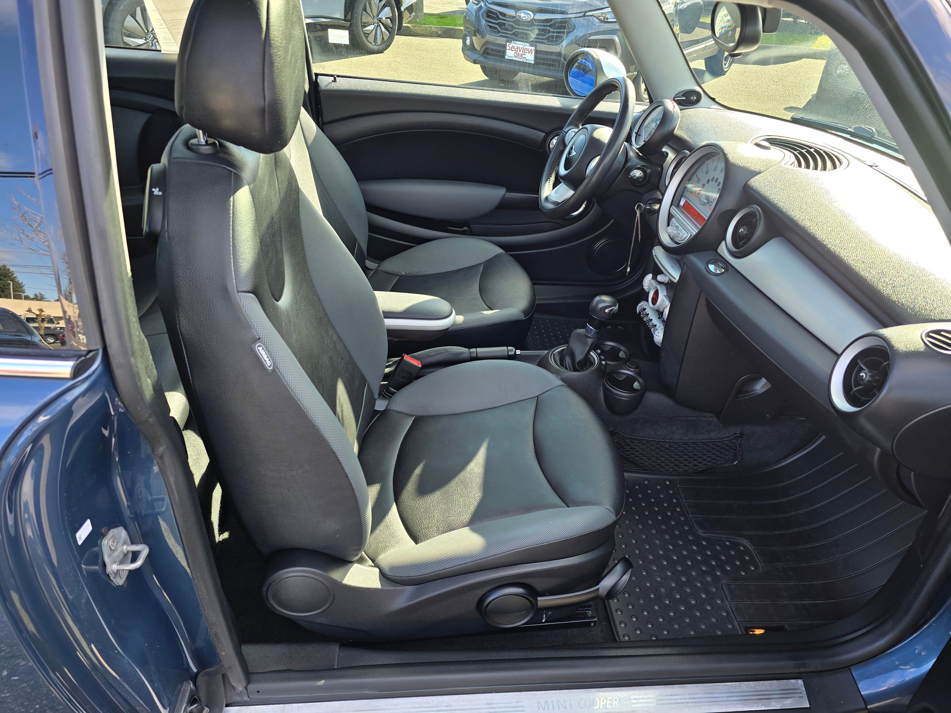 Used 2010 MINI Cooper Clubman Hardtop image 11
