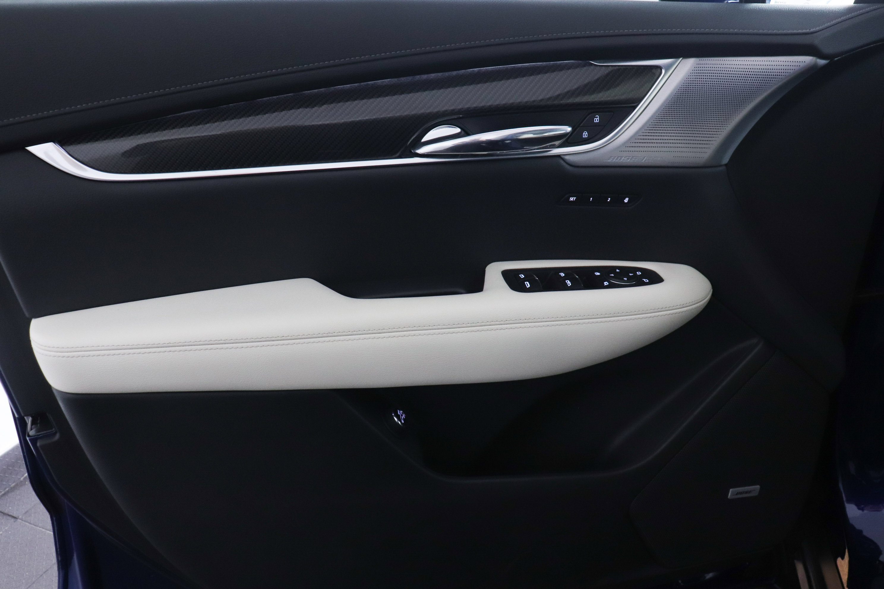 Used 2023 Cadillac XT6 Sport w/ Technology Package image 11