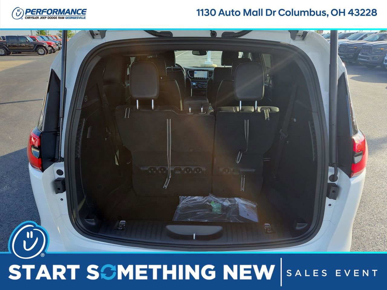 New 2026 Chrysler Pacifica Select image 11