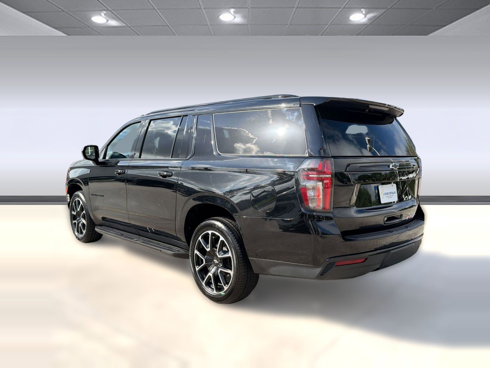 Certified 2024 Chevrolet Suburban RST RWD image 3