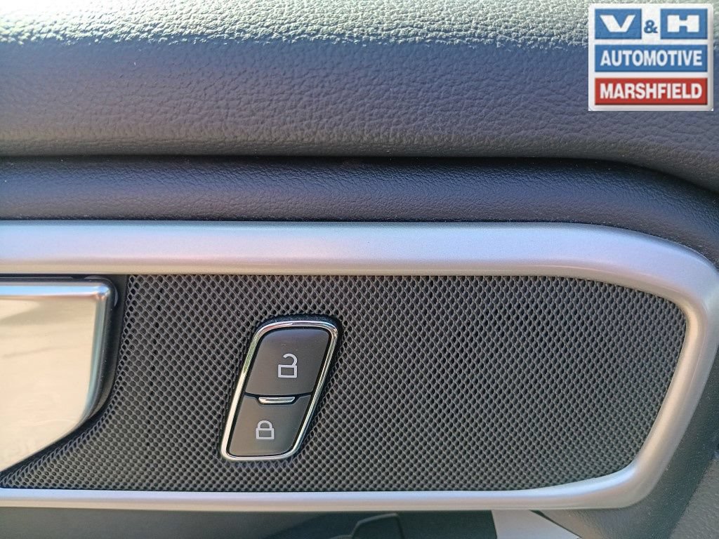 Used 2022 Ford Explorer XLT w/ Equipment Group 202A AWD/4WD image 15