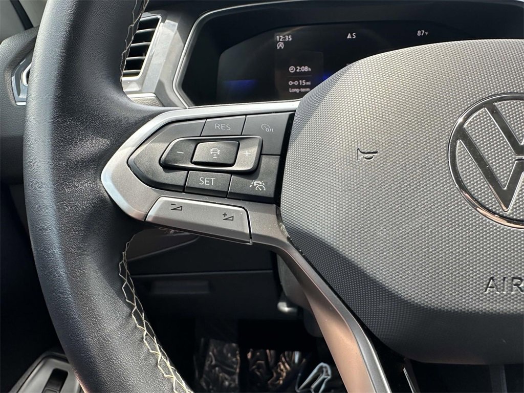 Used 2024 Volkswagen Tiguan SE image 13