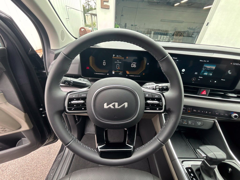 Certified 2026 Kia Carnival EX FWD image 13