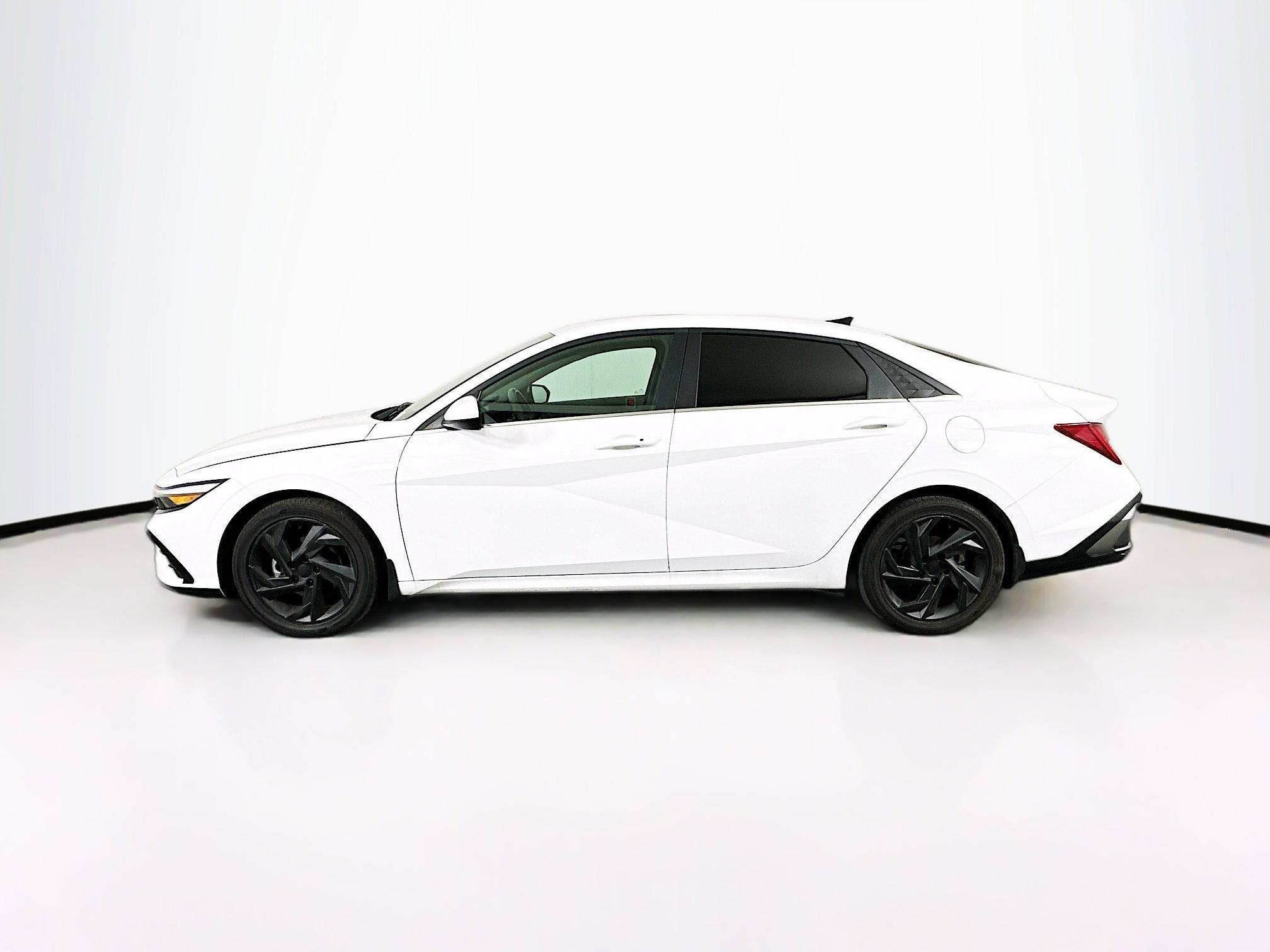 Used 2025 Hyundai Elantra SEL image 4