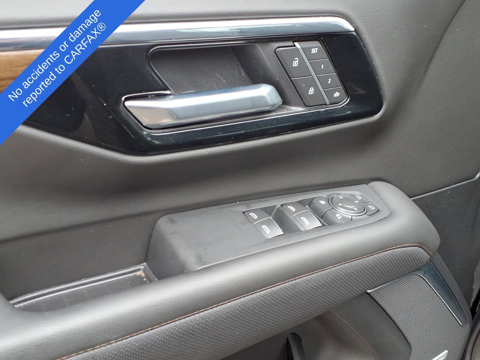 Used 2025 Chevrolet Suburban High Country AWD/4WD image 15