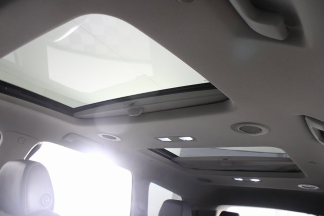 Used 2020 Buick Enclave Essence w/ LPO, Luxury Package image 9