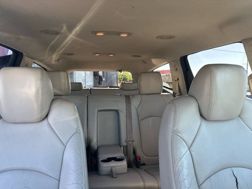 Used 2011 Chevrolet Traverse LT w/ LPO, 'HIT The Road' Package AWD/4WD image 25