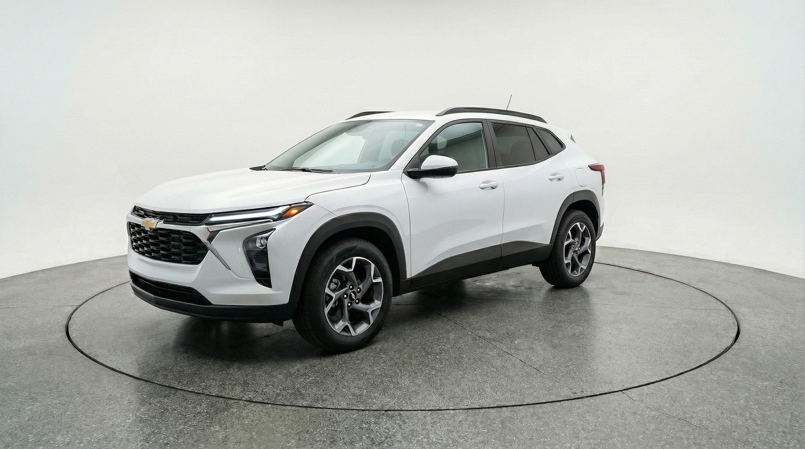 Used 2025 Chevrolet Trax LT FWD image 3