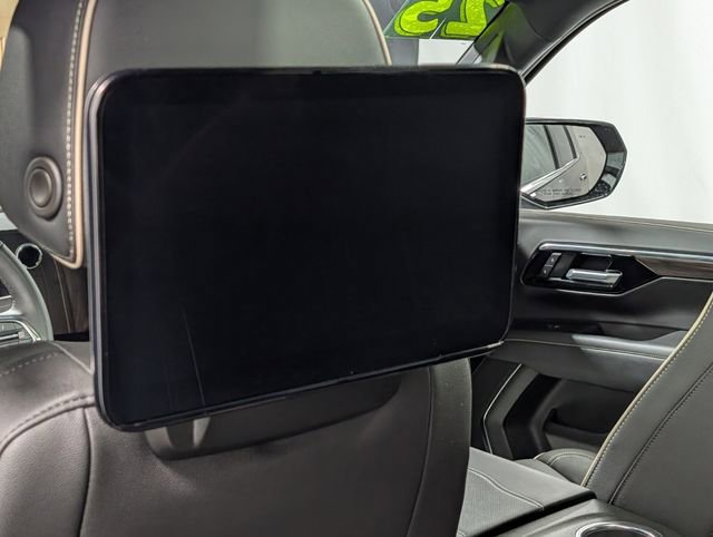 Certified 2025 Chevrolet Suburban Premier AWD/4WD image 16