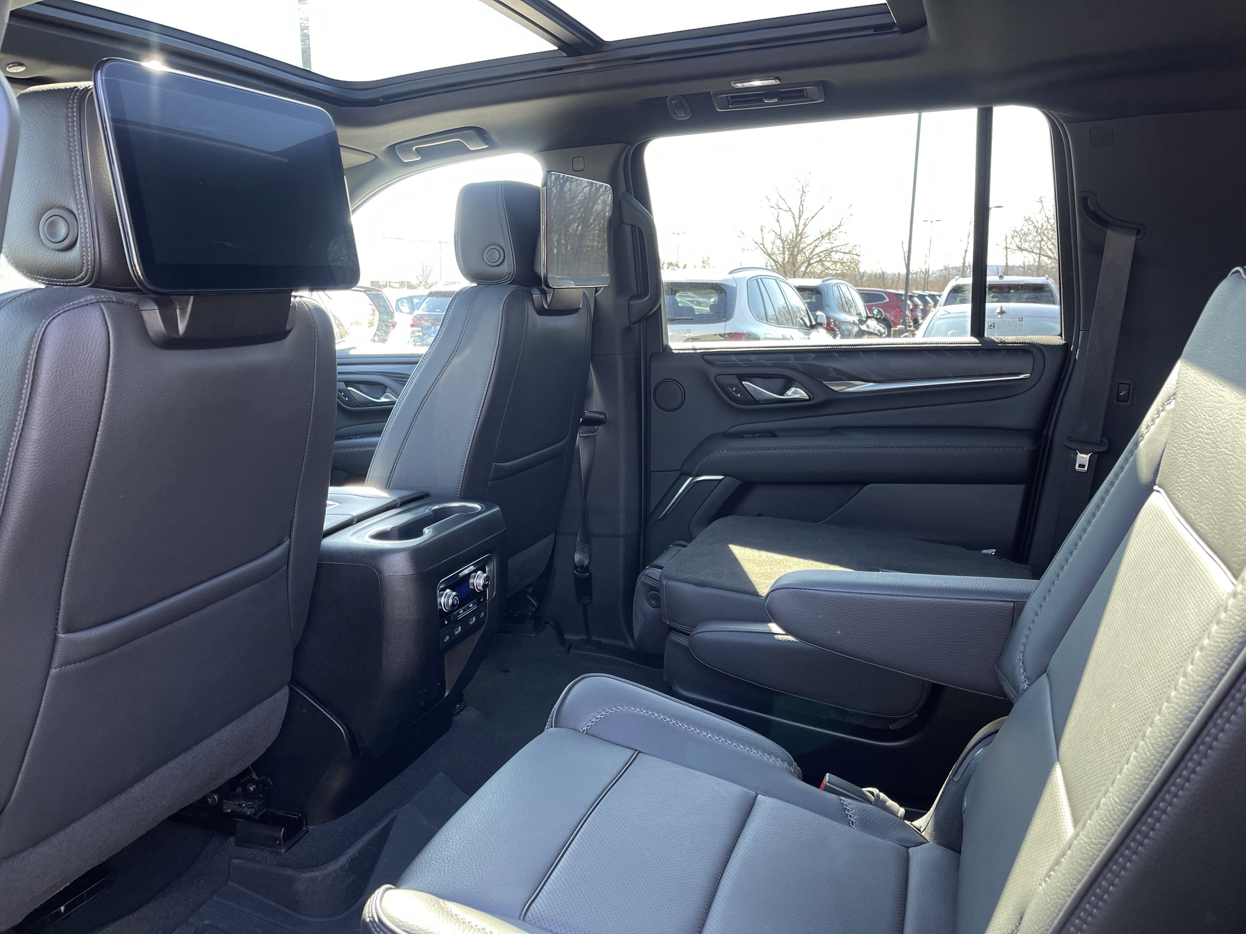 Used 2023 GMC Yukon XL Denali w/ Denali Reserve Package image 23