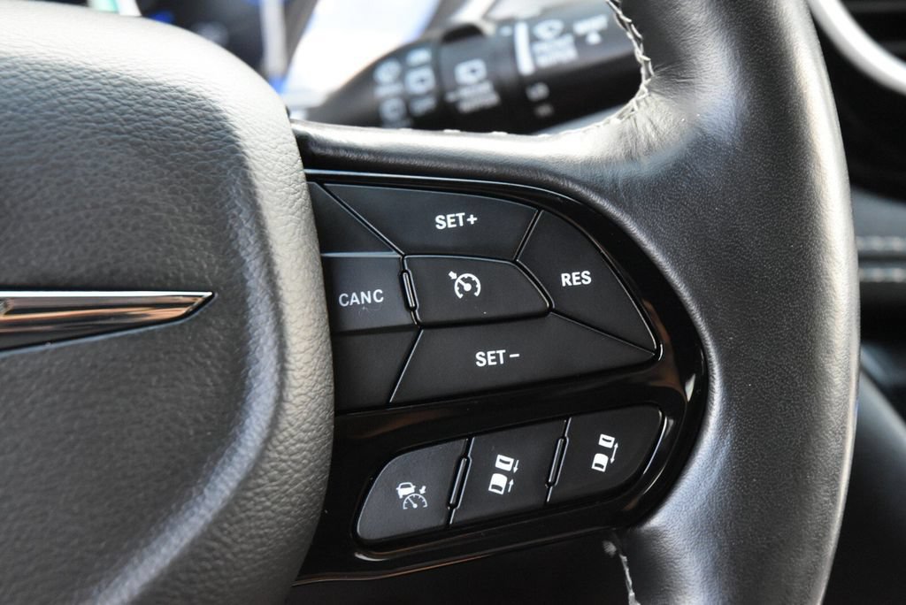 Used 2021 Chrysler Pacifica Touring-L w/ Uconnect Theater Family Group FWD image 20