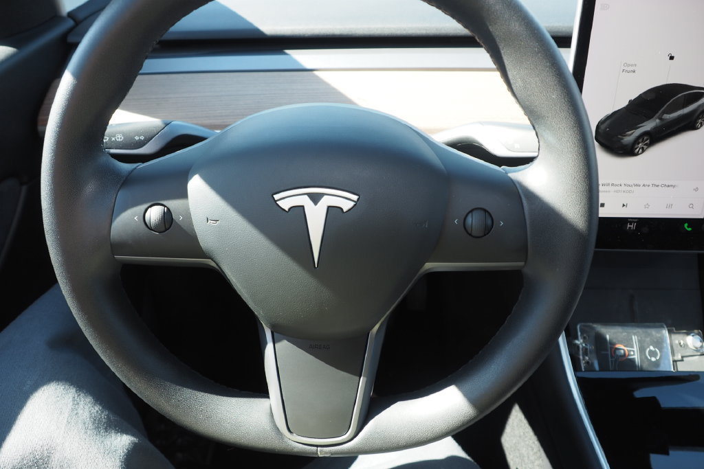 Used 2021 Tesla Model Y Long Range AWD/4WD image 26