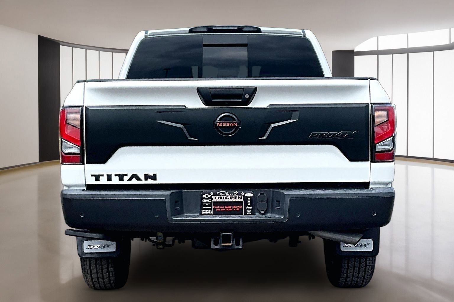 Used 2021 Nissan Titan PRO-4X w/ Pro-4x Convenience Package AWD/4WD image 5