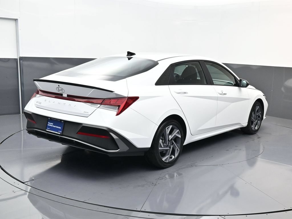 Certified 2025 Hyundai Elantra SEL FWD image 4