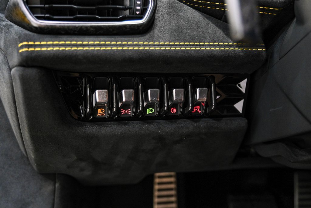 Used 2018 Lamborghini Huracan Performante image 31