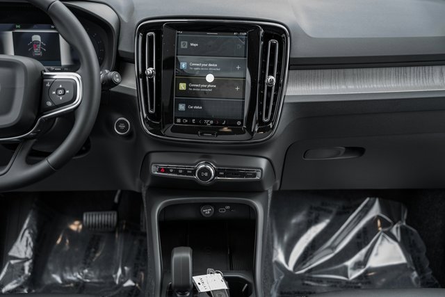 Certified 2025 Volvo XC40 B5 Core w/ Protection Package Premier image 23