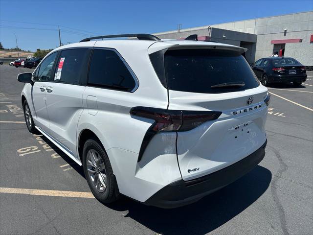 Used 2026 Toyota Sienna XLE FWD image 3