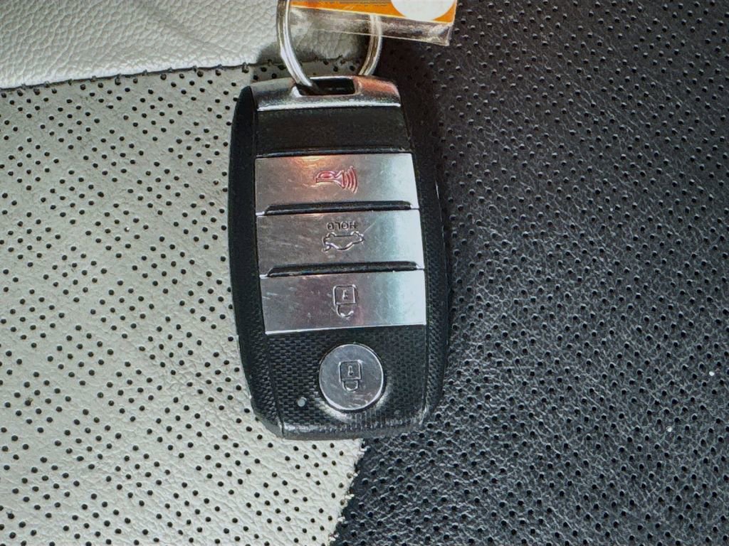 Used 2020 Kia Optima EX image 34