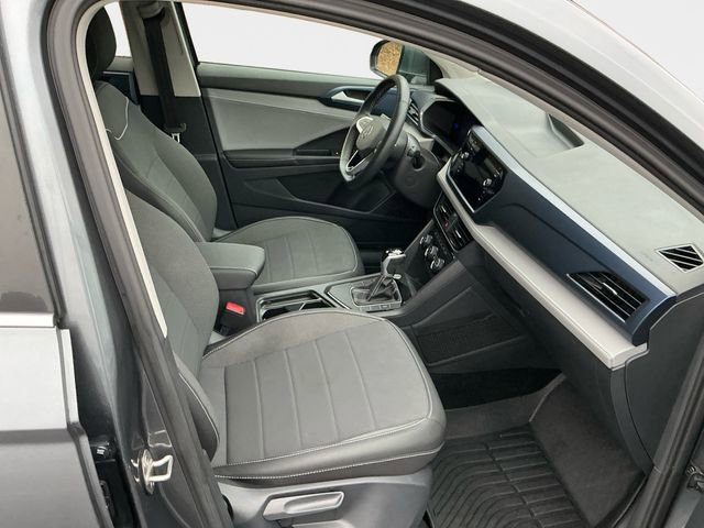 Used 2024 Volkswagen Taos SE image 16