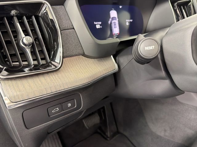 Used 2025 Volvo XC90 T8 Ultra w/ Protection Package Premier AWD/4WD image 24