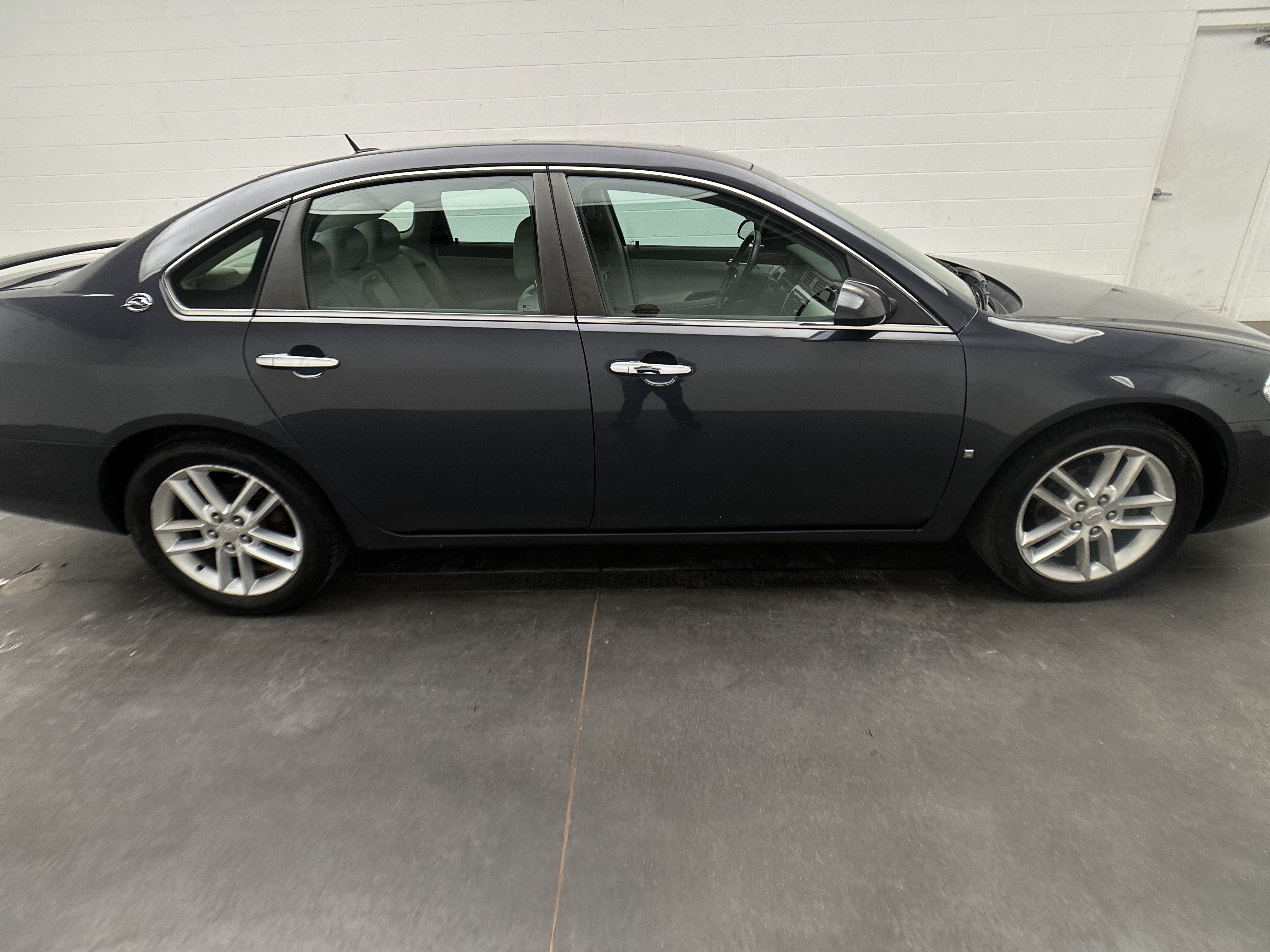Used 2008 Chevrolet Impala LTZ FWD image 9