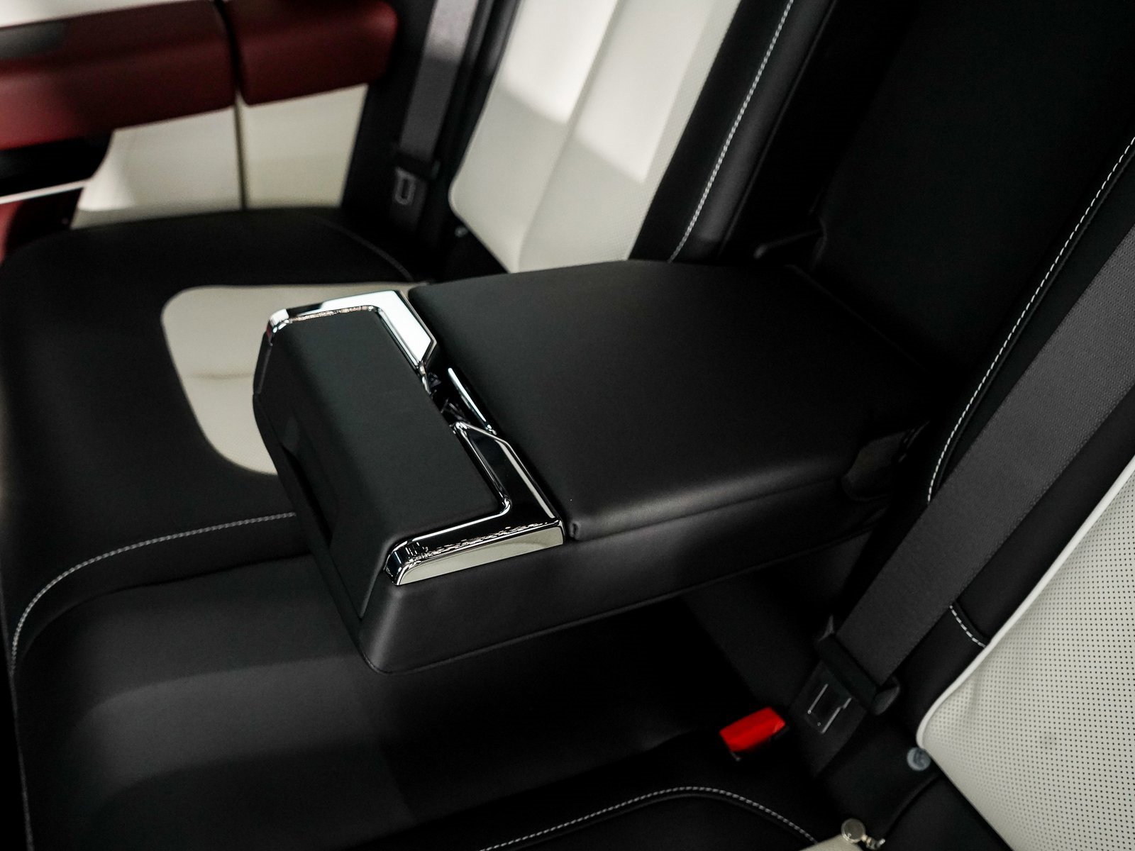 Certified 2025 Rolls-Royce Cullinan image 31