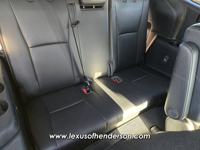 Used 2020 Toyota Highlander XLE FWD image 16