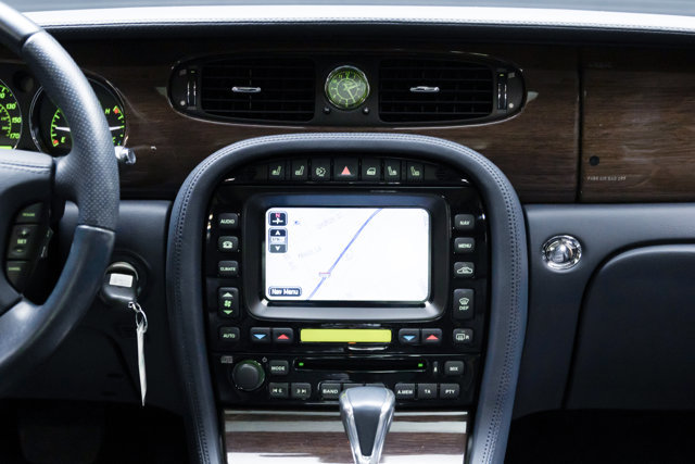 Used 2009 Jaguar XJ Vanden Plas Super V8 Portfolio image 8