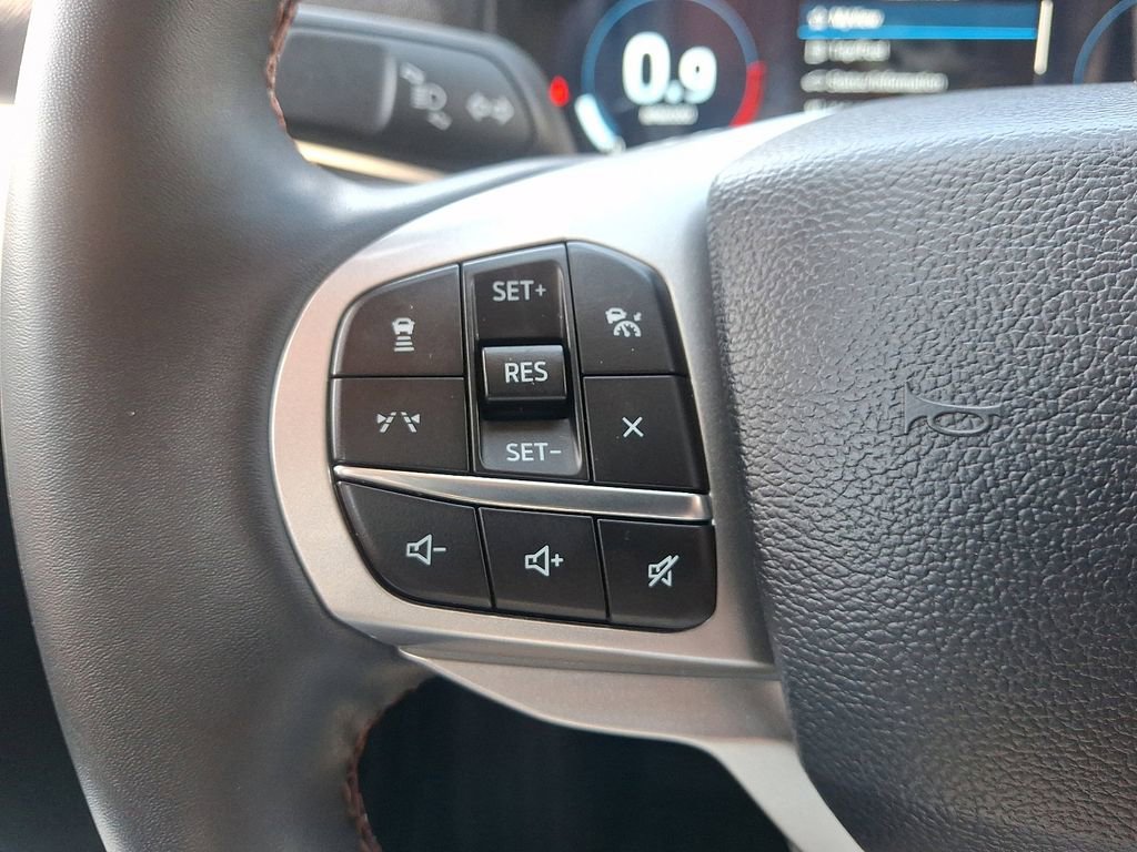 Used 2025 Ford Explorer Active w/ Active Comfort Package AWD/4WD image 22