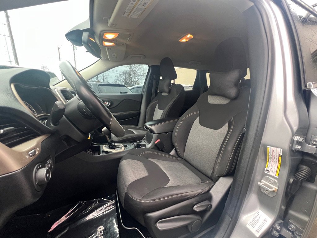 Used 2014 Jeep Cherokee Latitude FWD image 12