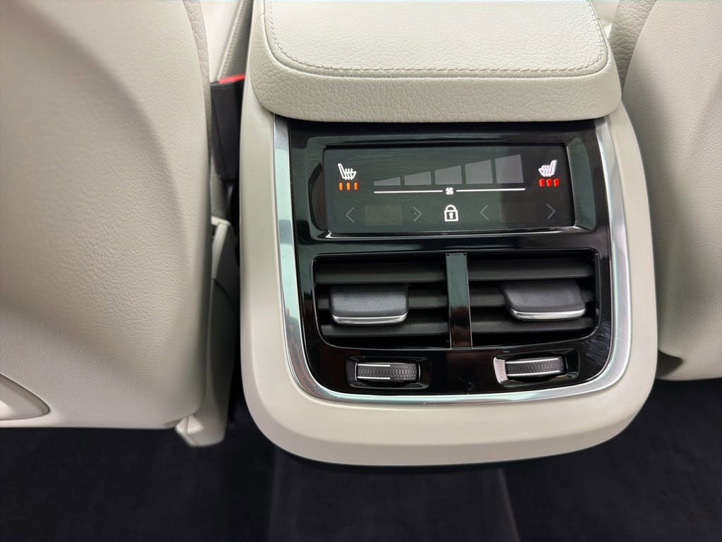 Used 2021 Volvo XC90 T6 Momentum w/ Climate Package image 9