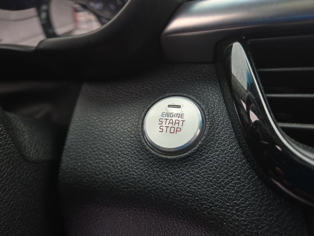 Used 2018 Kia Optima SX image 17