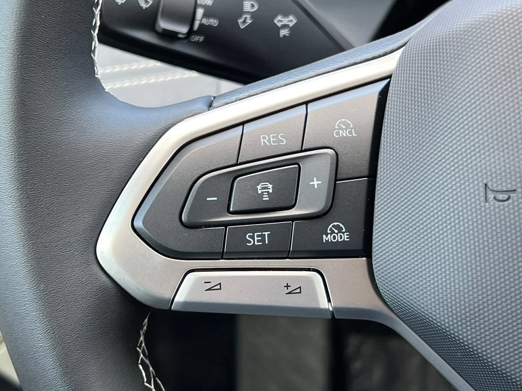 New 2025 Volkswagen Tiguan SE AWD/4WD image 16