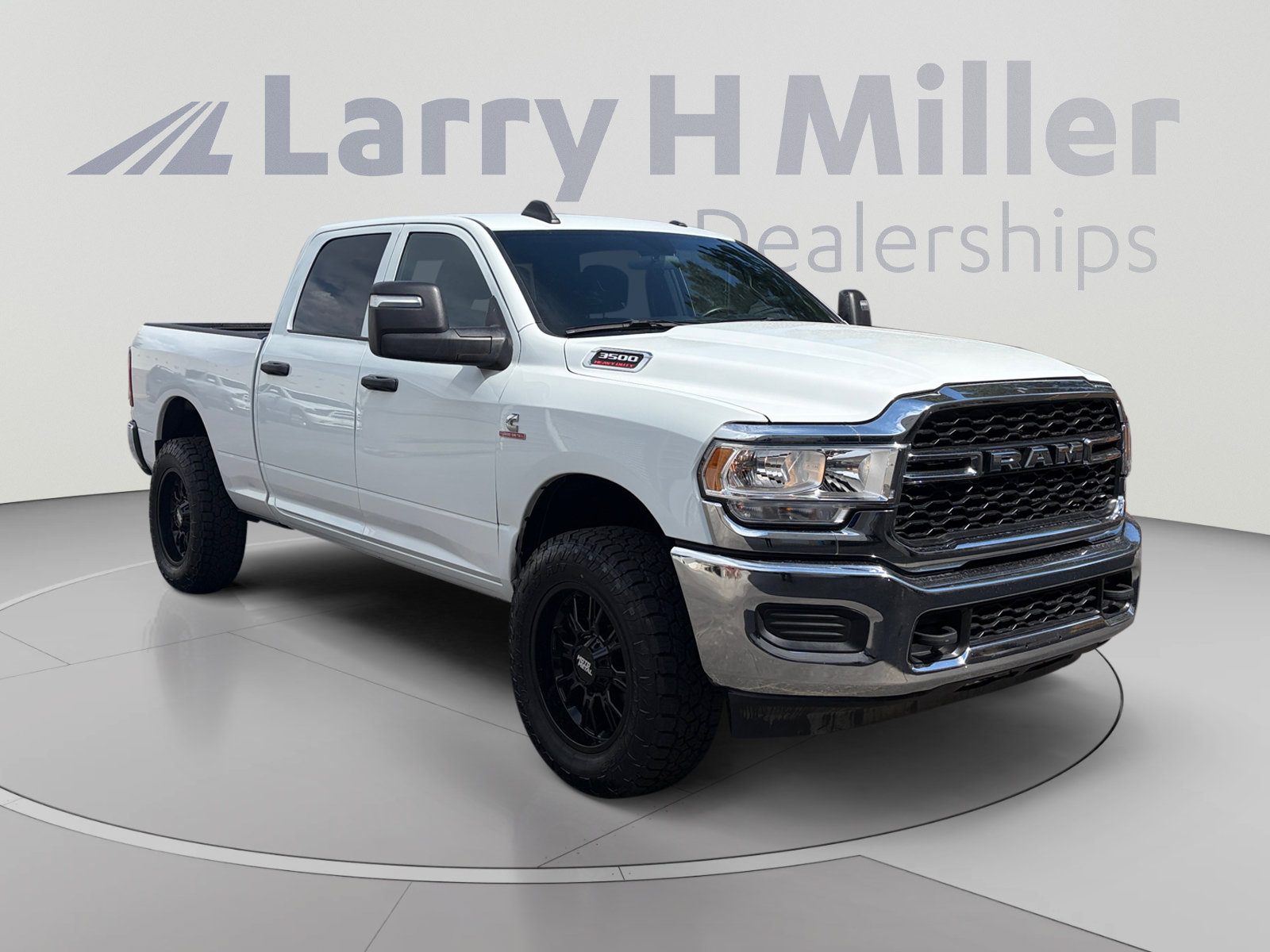 Used 2024 RAM 3500 Tradesman w/ Chrome Appearance Group AWD/4WD image 7