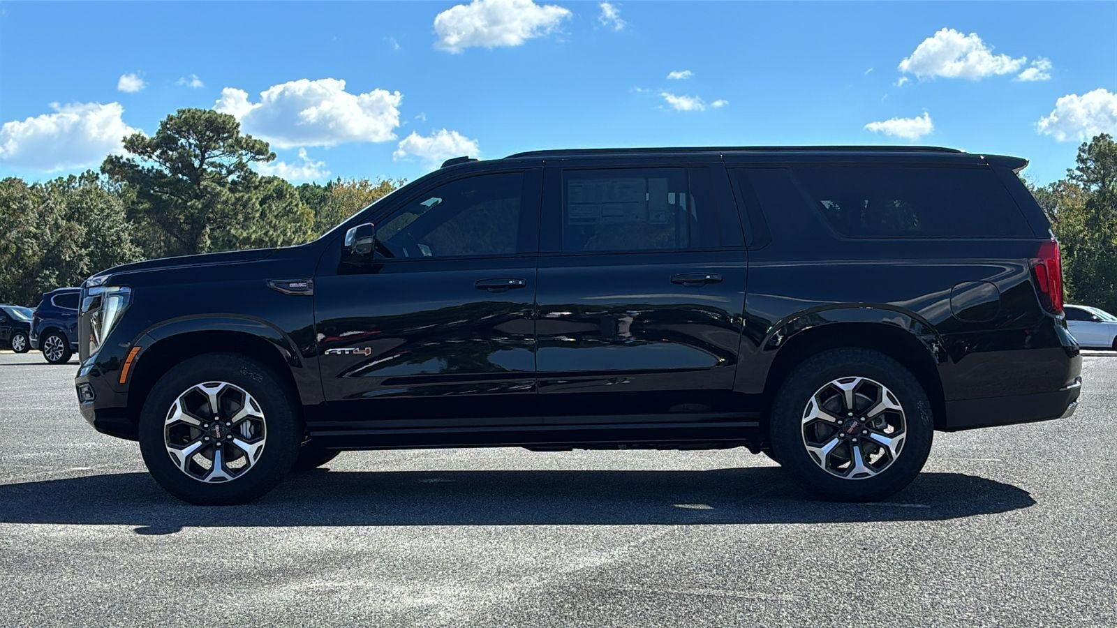 New 2026 GMC Yukon XL AT4 Ultimate w/ LPO, Illumination Package image 33